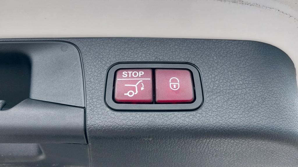 used 2021 Mercedes-Benz GLB 250 car, priced at $27,995