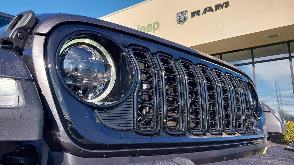 new 2025 Jeep Gladiator car, priced at $46,975