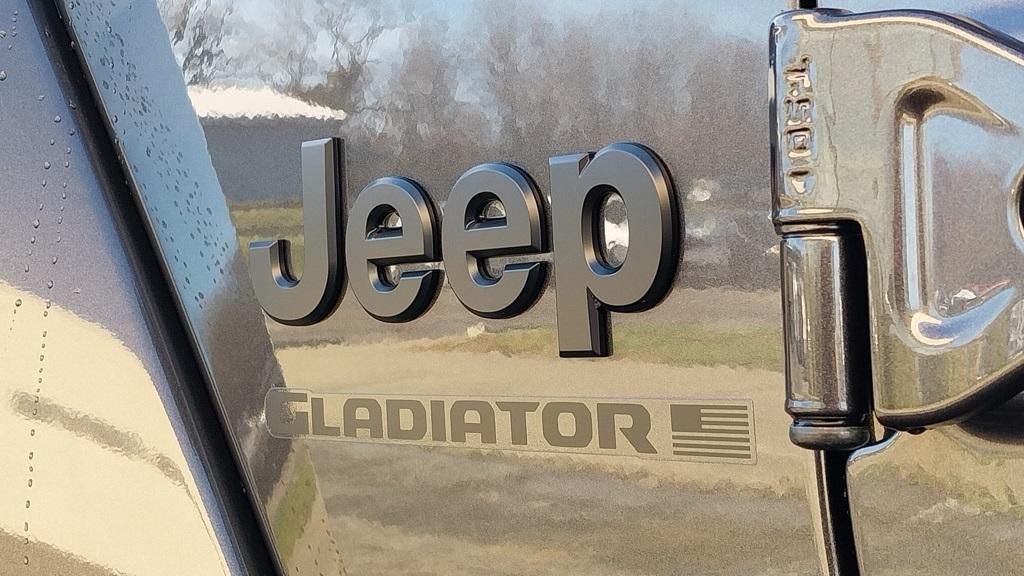 new 2025 Jeep Gladiator car, priced at $46,975