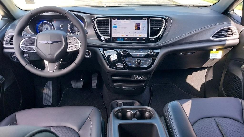 new 2025 Chrysler Pacifica car, priced at $38,518