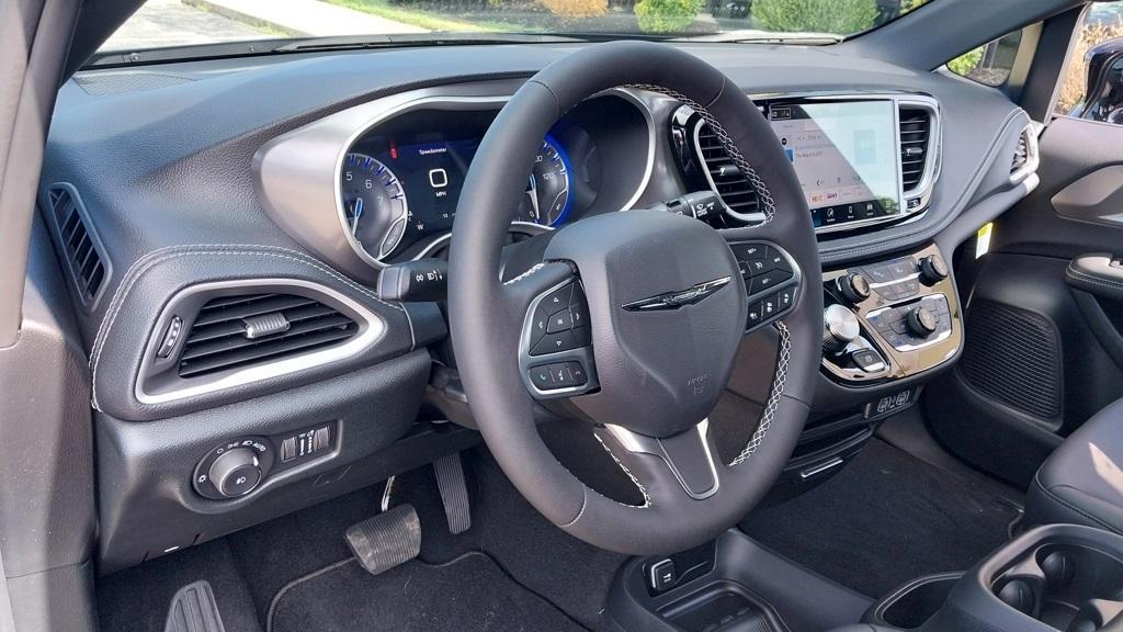 new 2025 Chrysler Pacifica car, priced at $38,518