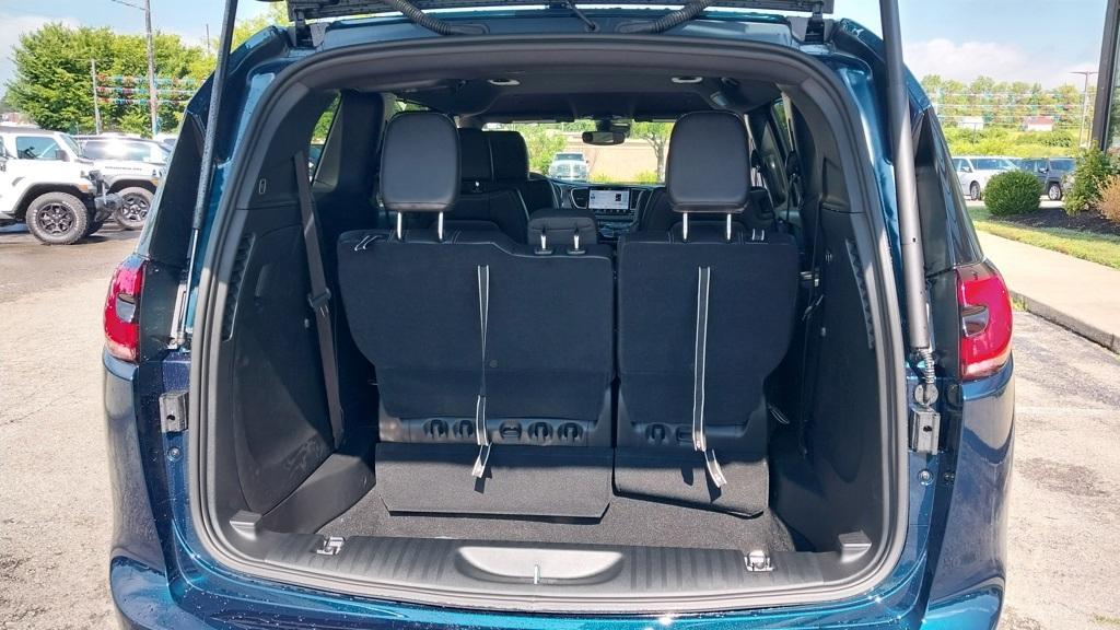 new 2025 Chrysler Pacifica car, priced at $38,518
