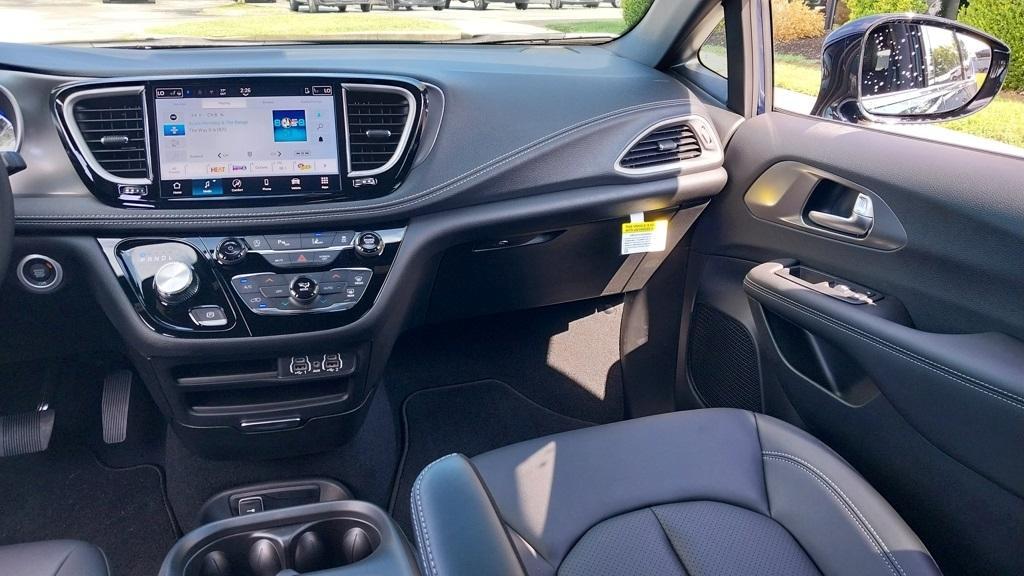 new 2025 Chrysler Pacifica car, priced at $38,518