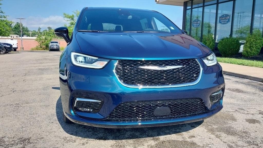 new 2025 Chrysler Pacifica car, priced at $38,518