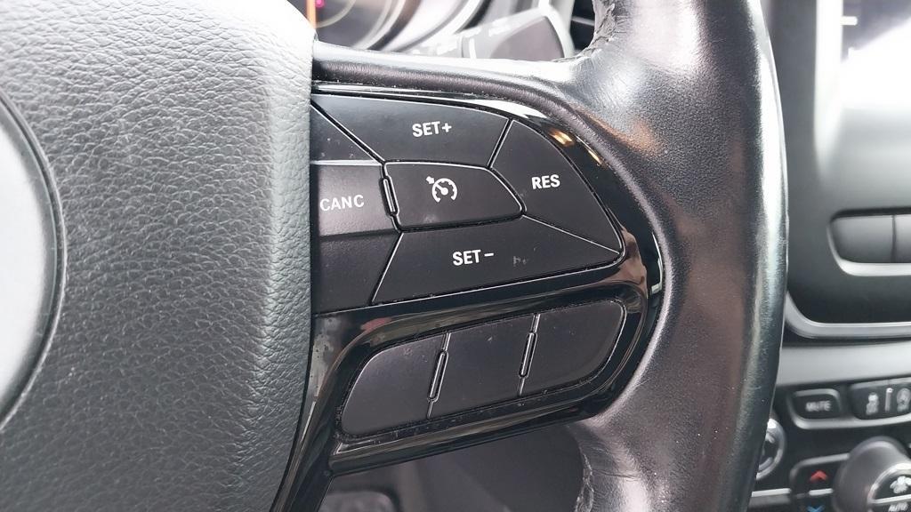 used 2020 Jeep Cherokee car, priced at $18,305