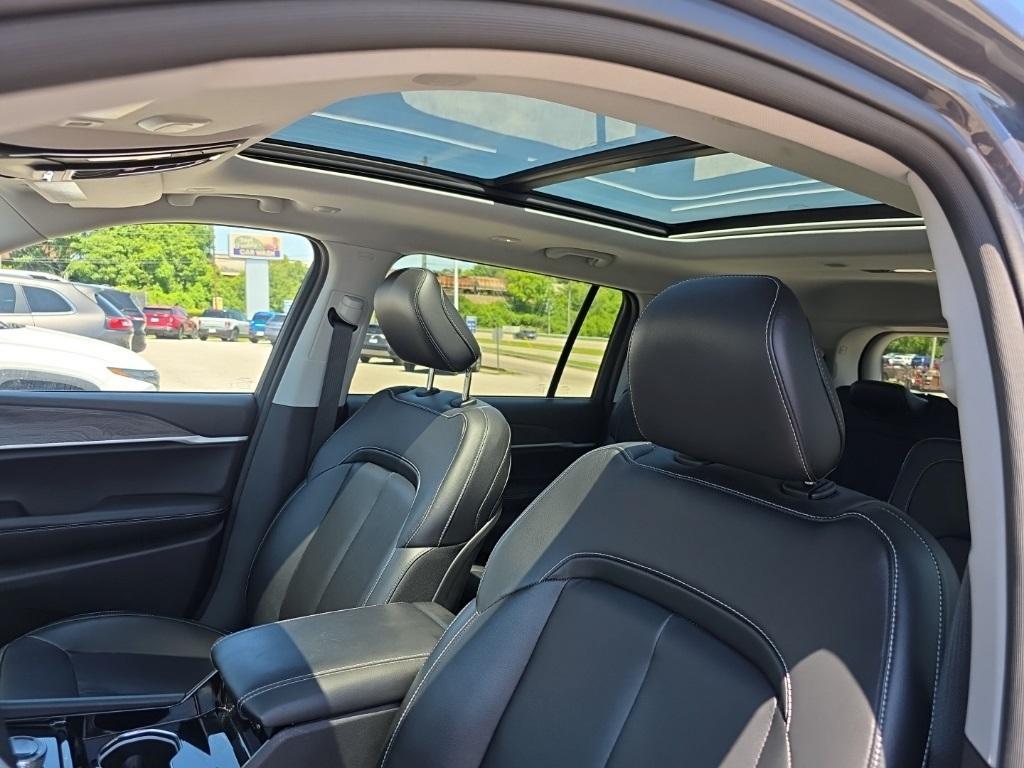 used 2022 Jeep Grand Cherokee L car, priced at $35,997