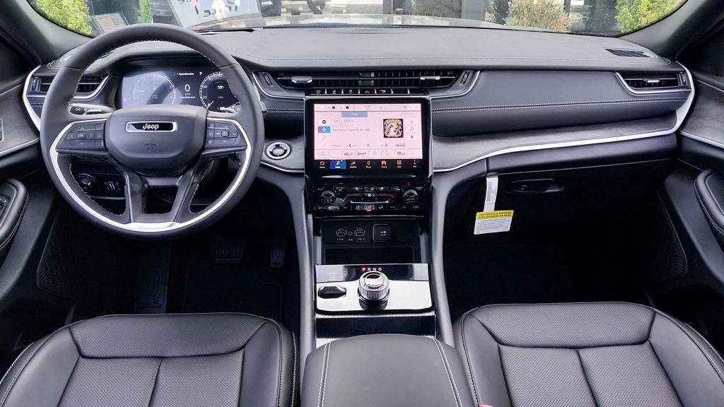 new 2025 Jeep Grand Cherokee car, priced at $47,584