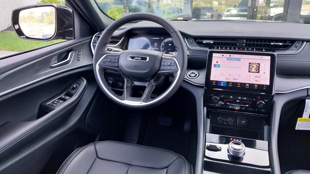 new 2025 Jeep Grand Cherokee car, priced at $47,584