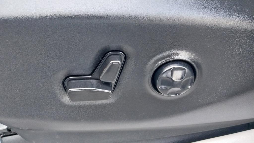 used 2023 Chrysler Pacifica car, priced at $28,387