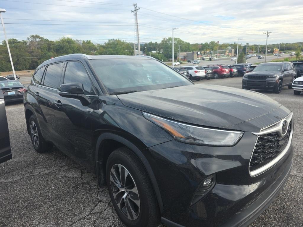 used 2022 Toyota Highlander car, priced at $34,875