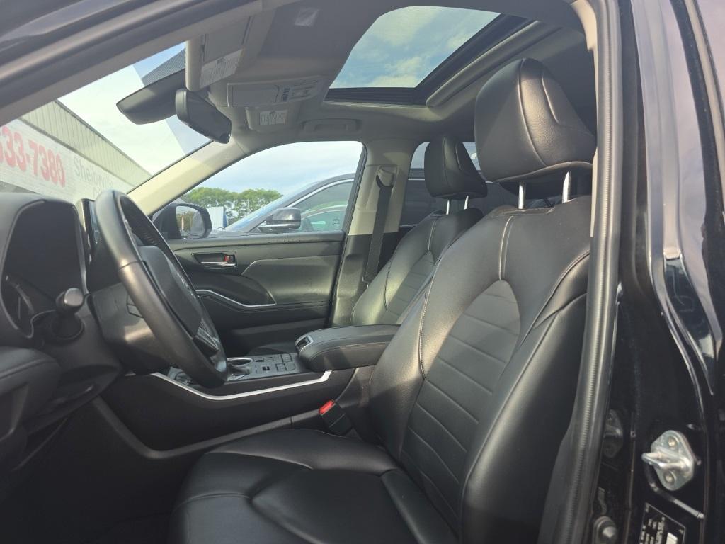 used 2022 Toyota Highlander car, priced at $34,875