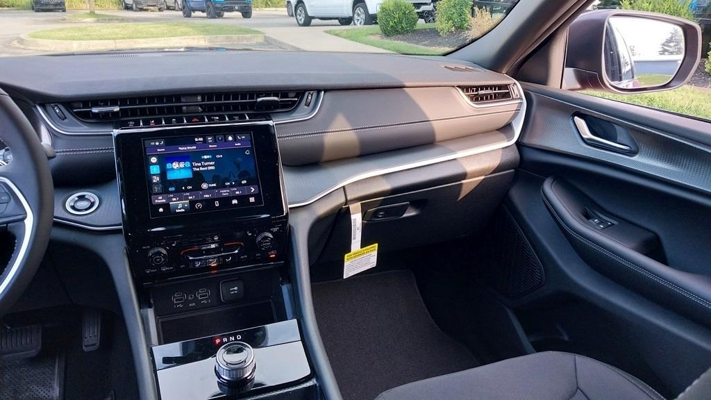 new 2025 Jeep Grand Cherokee car, priced at $37,170