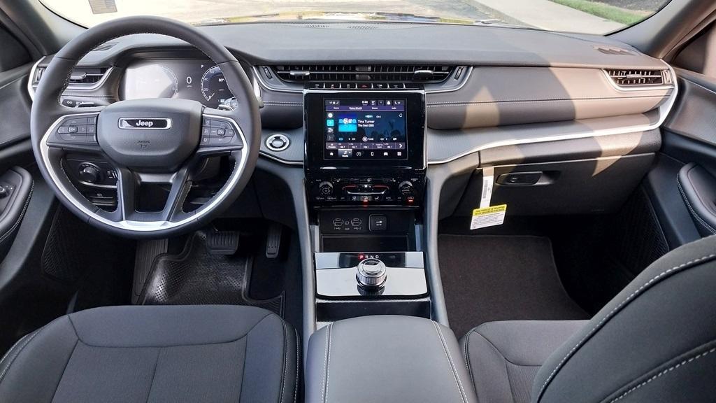 new 2025 Jeep Grand Cherokee car, priced at $37,170