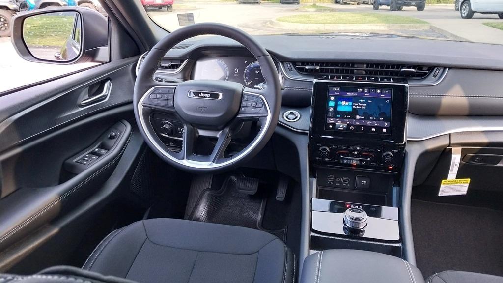 new 2025 Jeep Grand Cherokee car, priced at $37,170