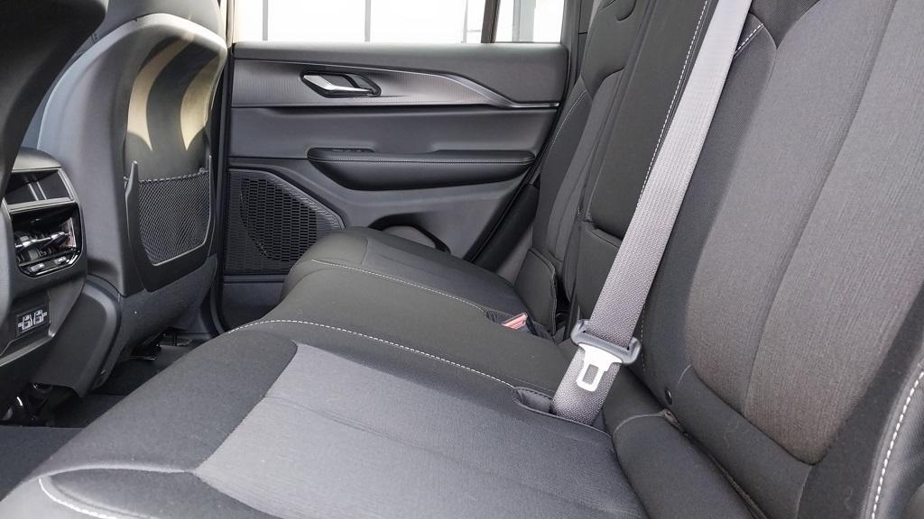 new 2025 Jeep Grand Cherokee car, priced at $37,170