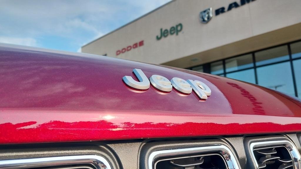 new 2025 Jeep Grand Cherokee car, priced at $37,170