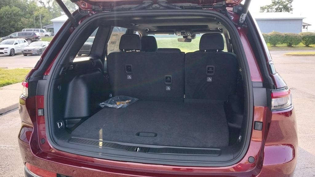 new 2025 Jeep Grand Cherokee car, priced at $37,170