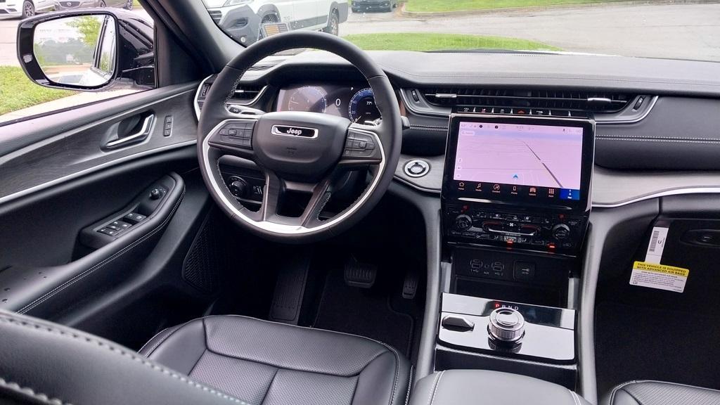 new 2025 Jeep Grand Cherokee car, priced at $44,060
