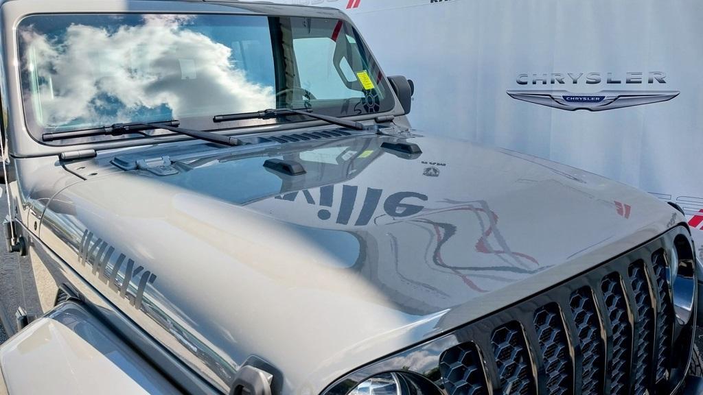 used 2021 Jeep Gladiator car, priced at $32,316