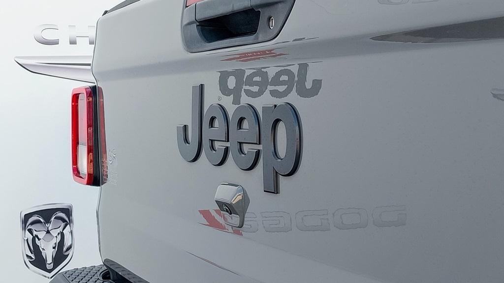 used 2021 Jeep Gladiator car, priced at $32,316