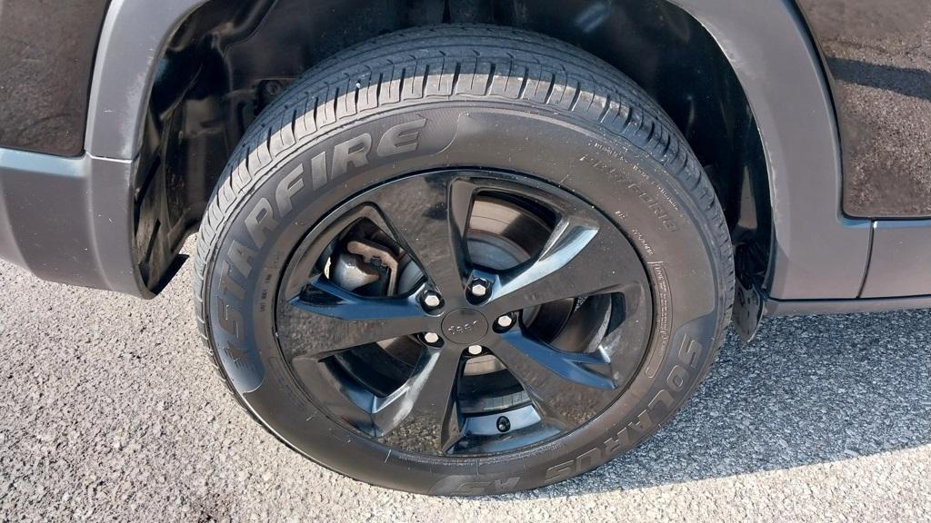used 2021 Jeep Cherokee car, priced at $20,594