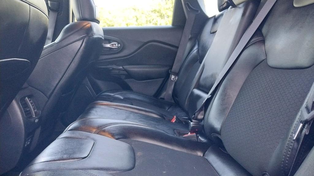 used 2021 Jeep Cherokee car, priced at $20,594