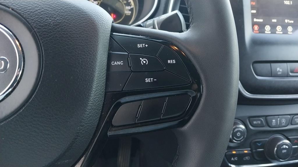 used 2021 Jeep Cherokee car, priced at $20,594