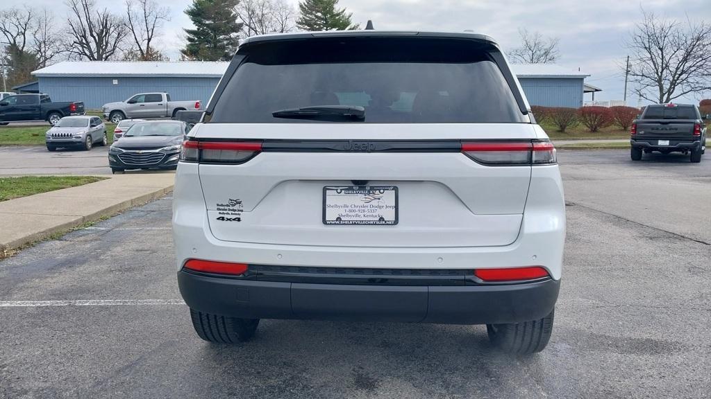 new 2025 Jeep Grand Cherokee car, priced at $40,580