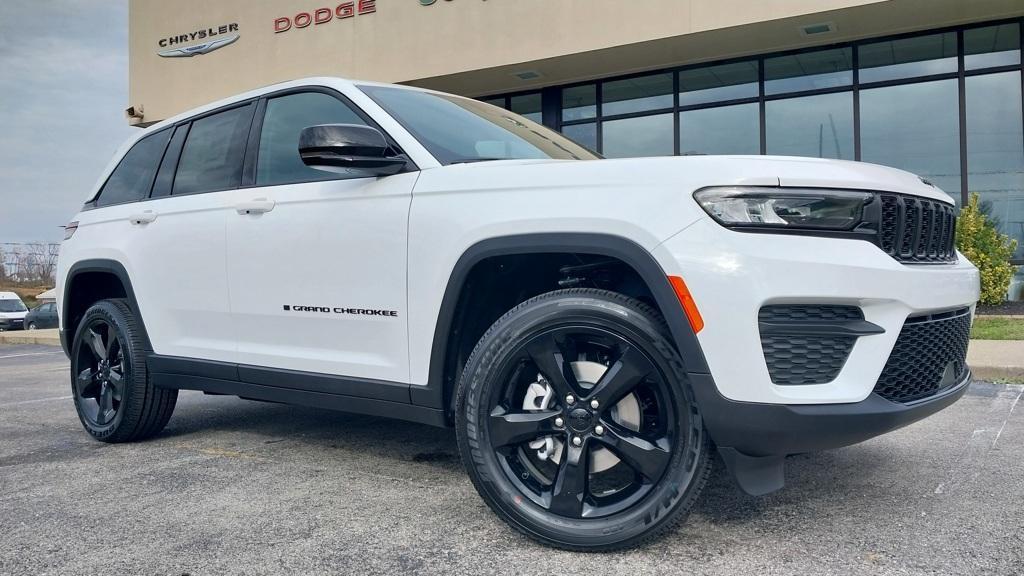 new 2025 Jeep Grand Cherokee car, priced at $40,580