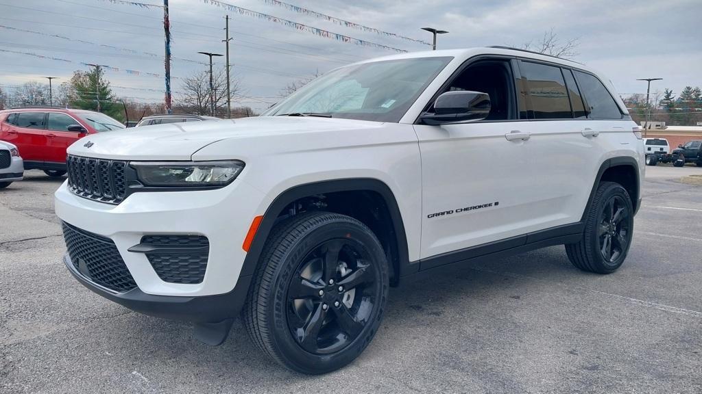 new 2025 Jeep Grand Cherokee car, priced at $40,580