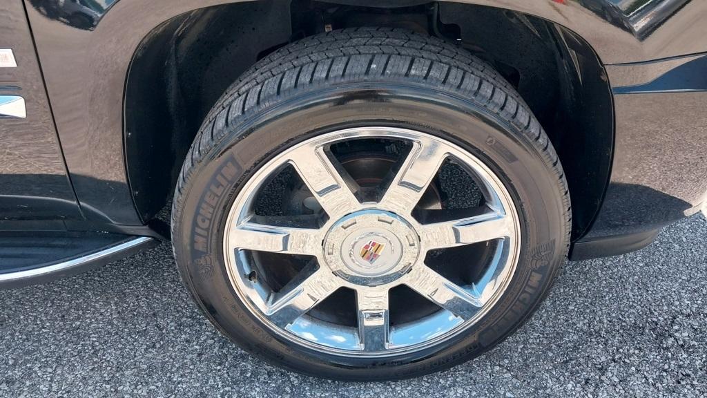 used 2009 Cadillac Escalade car, priced at $13,553