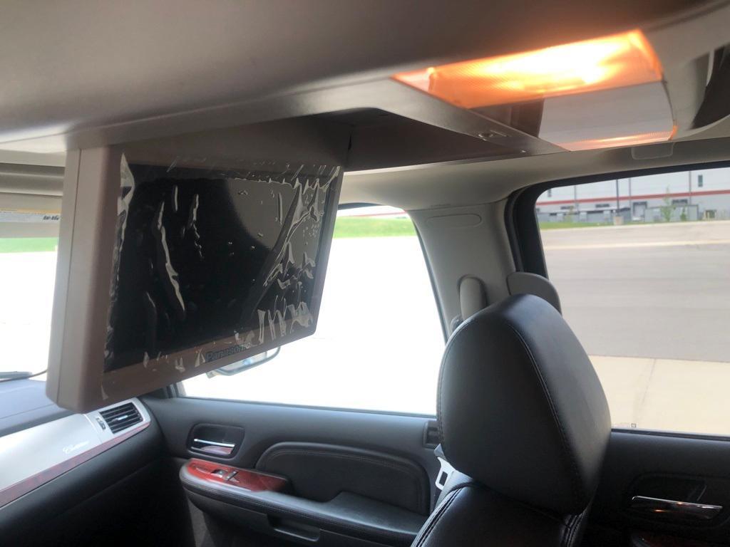 used 2009 Cadillac Escalade car, priced at $14,998