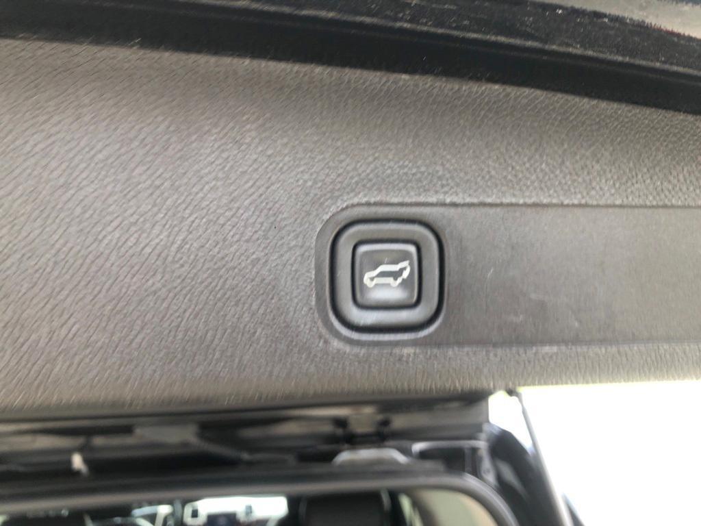 used 2009 Cadillac Escalade car, priced at $14,998
