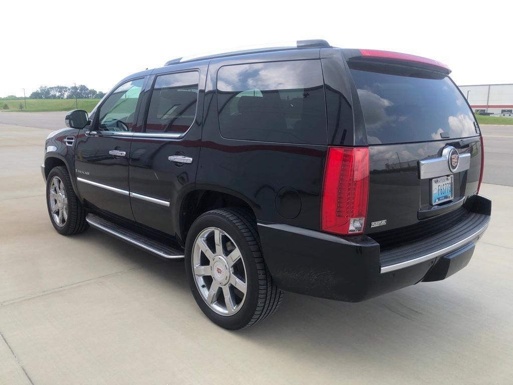 used 2009 Cadillac Escalade car, priced at $14,998