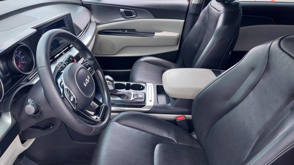used 2023 Kia Carnival car, priced at $29,997