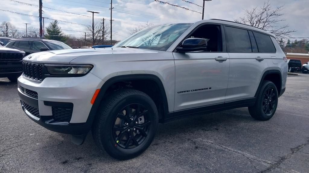 new 2025 Jeep Grand Cherokee L car, priced at $39,930