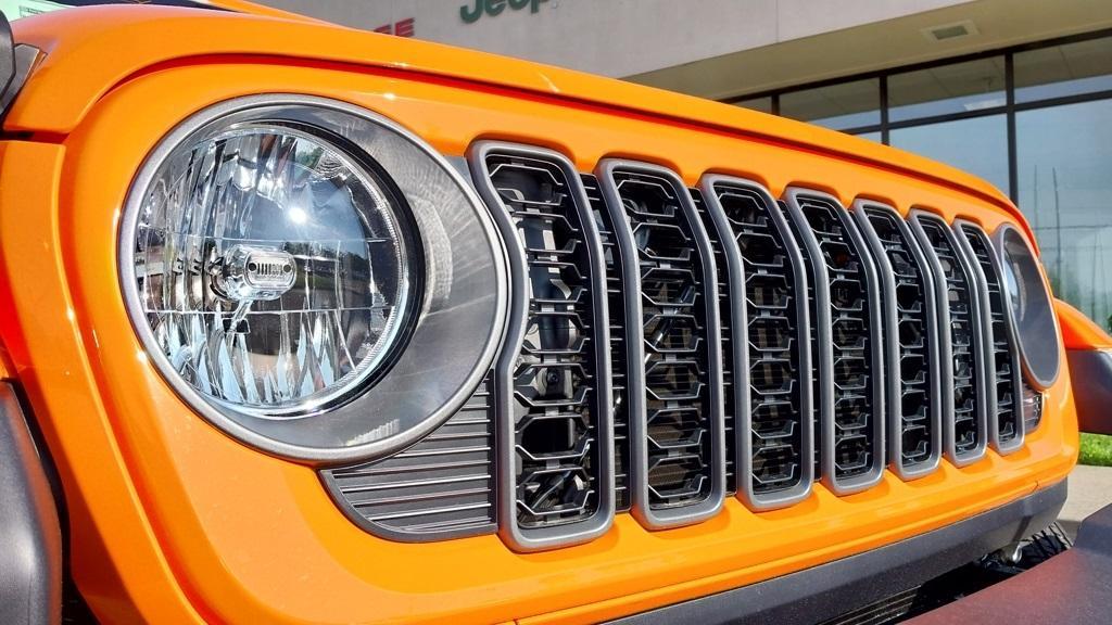 new 2025 Jeep Gladiator car, priced at $42,034