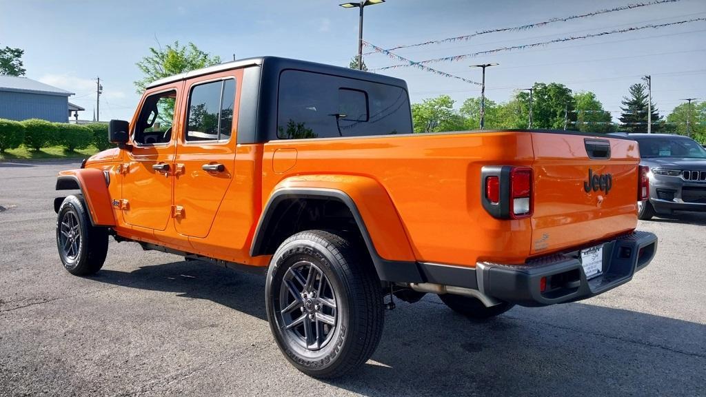 new 2025 Jeep Gladiator car, priced at $42,034