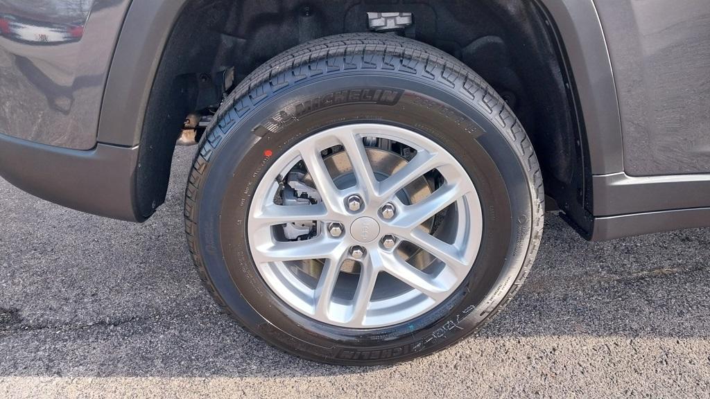 new 2025 Jeep Grand Cherokee L car, priced at $37,720