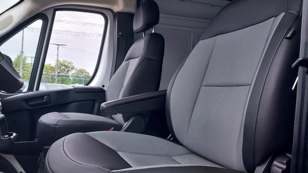 new 2025 Ram ProMaster 2500 car, priced at $47,066