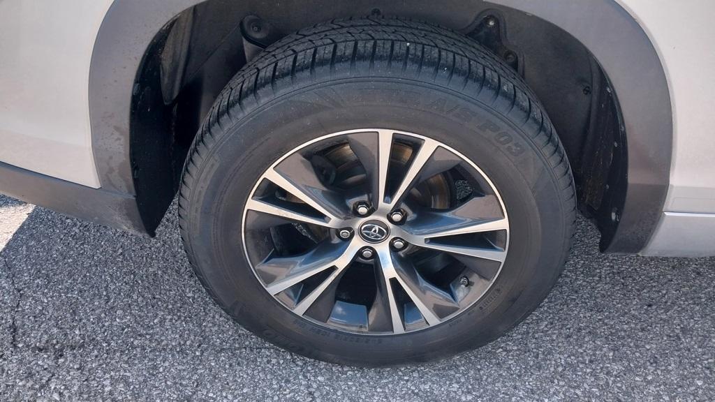 used 2018 Toyota Highlander car, priced at $20,995