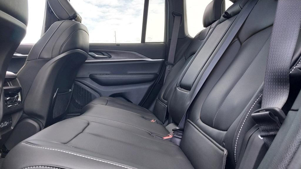 new 2025 Jeep Grand Cherokee car, priced at $48,584