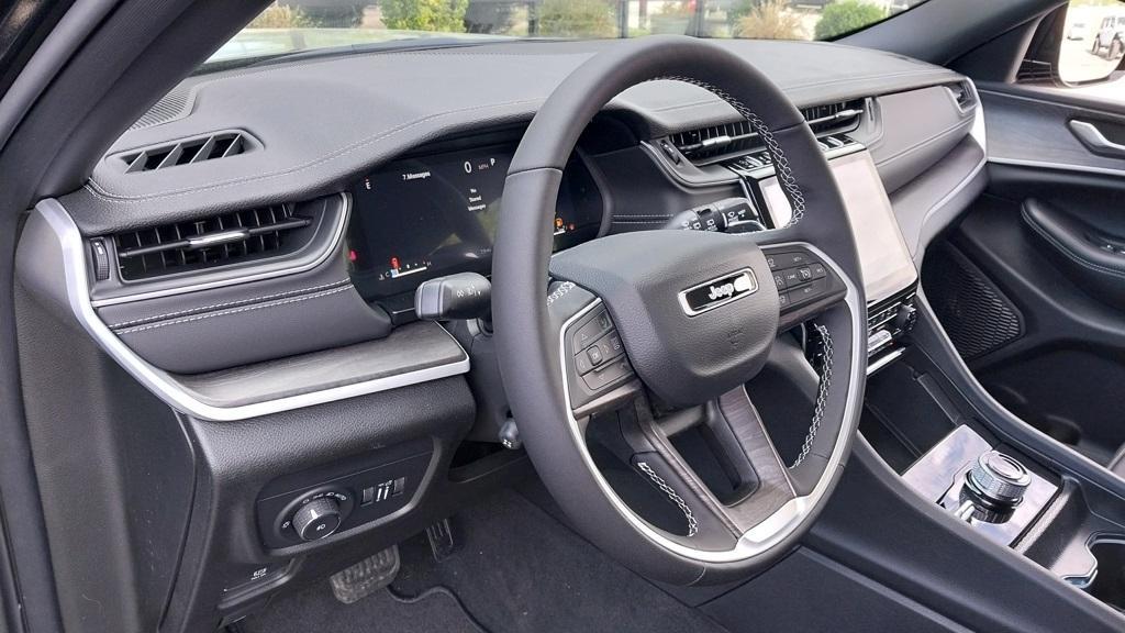 new 2025 Jeep Grand Cherokee car, priced at $48,584