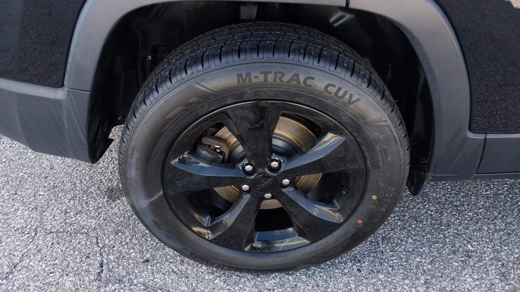 used 2020 Jeep Cherokee car, priced at $18,642