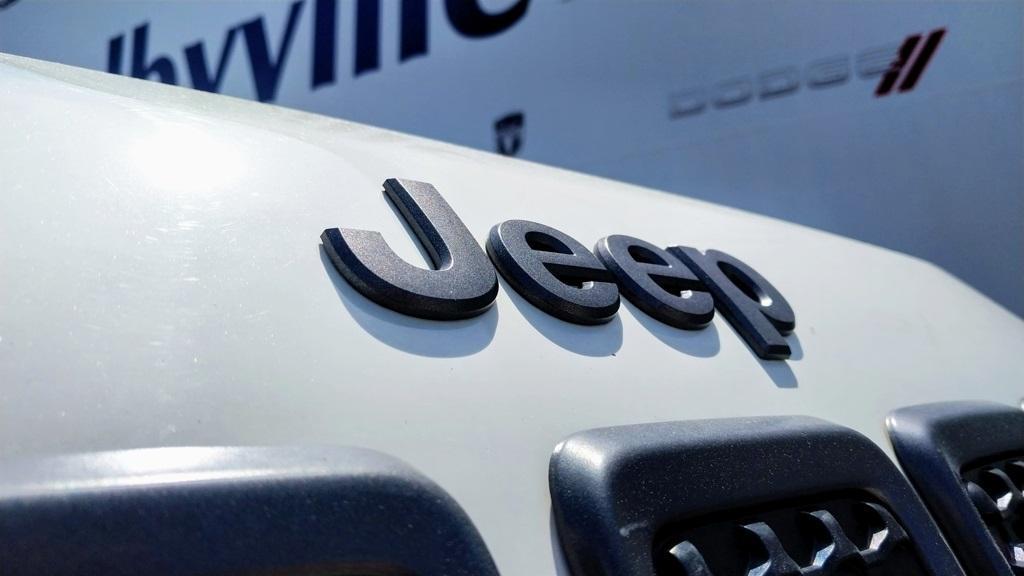 used 2019 Jeep Cherokee car, priced at $18,422