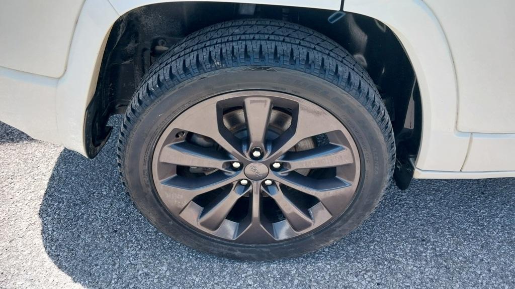 used 2019 Jeep Cherokee car, priced at $18,422