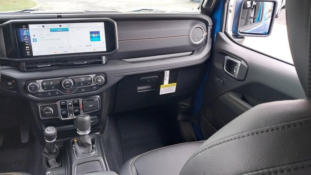 new 2025 Jeep Gladiator car, priced at $40,650