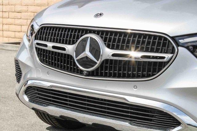 new 2025 Mercedes-Benz GLC 300 car, priced at $61,895