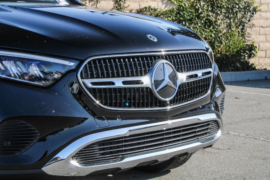 new 2025 Mercedes-Benz GLC 300 car, priced at $54,250