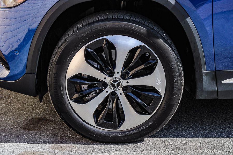 used 2025 Mercedes-Benz GLA 250 car, priced at $40,991